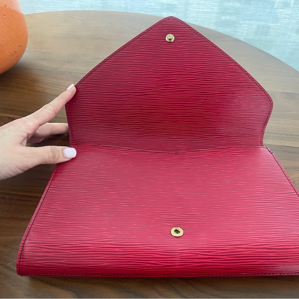 Louis Vuitton Art Deco Red Epi Envelope Clutch - Picture 5 of 16